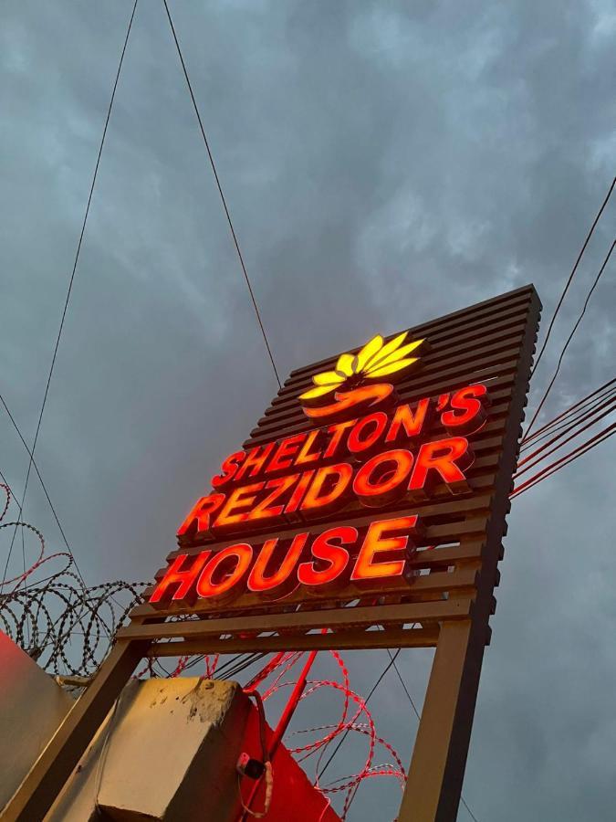 Shelton'S Rezidor House Hotel Peshawar Exterior photo
