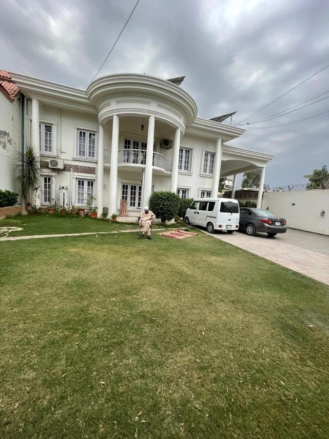 Shelton'S Rezidor House Hotel Peshawar Exterior photo
