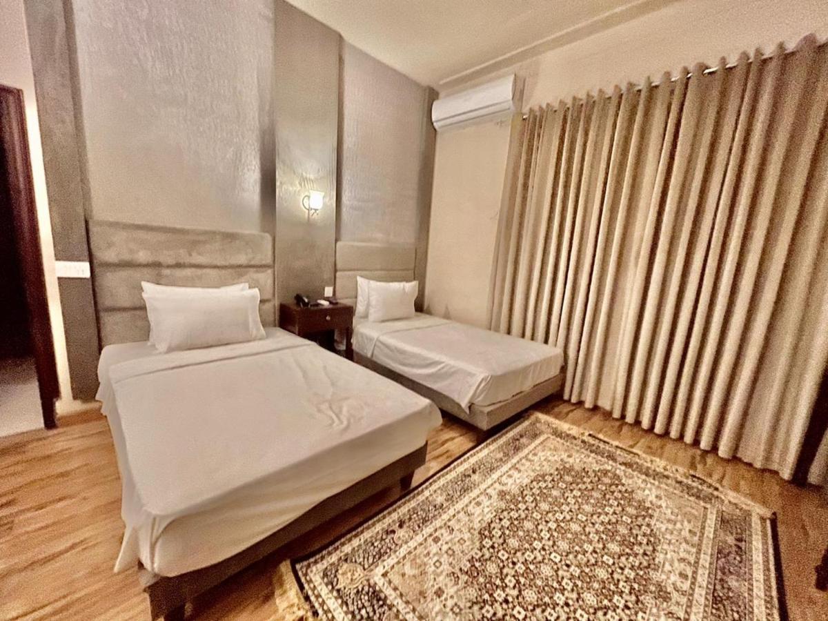 Shelton'S Rezidor House Hotel Peshawar Exterior photo
