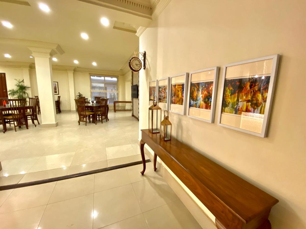 Shelton'S Rezidor House Hotel Peshawar Exterior photo