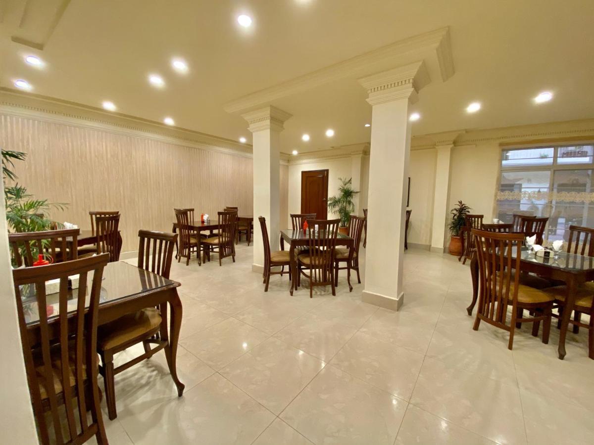 Shelton'S Rezidor House Hotel Peshawar Exterior photo
