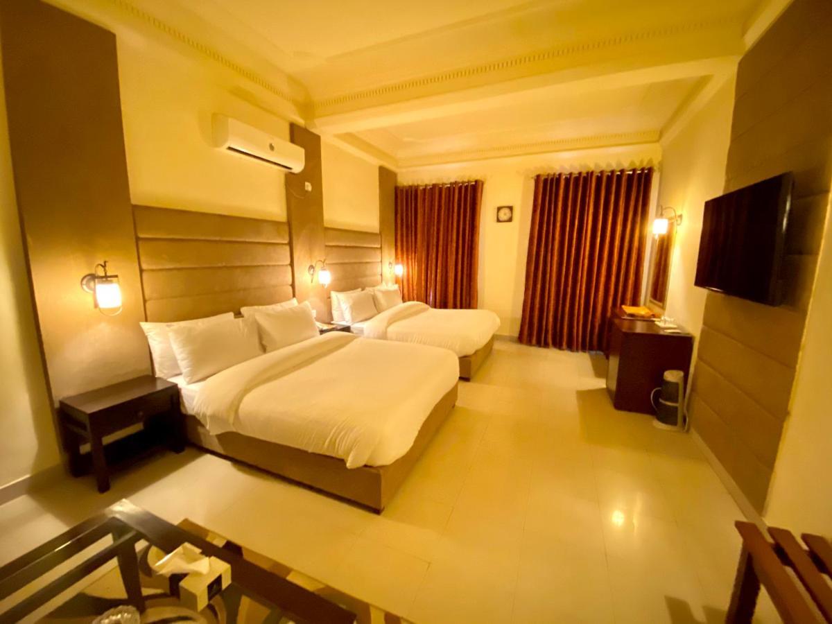 Shelton'S Rezidor House Hotel Peshawar Exterior photo