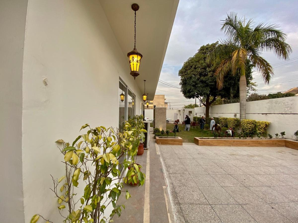 Shelton'S Rezidor House Hotel Peshawar Exterior photo