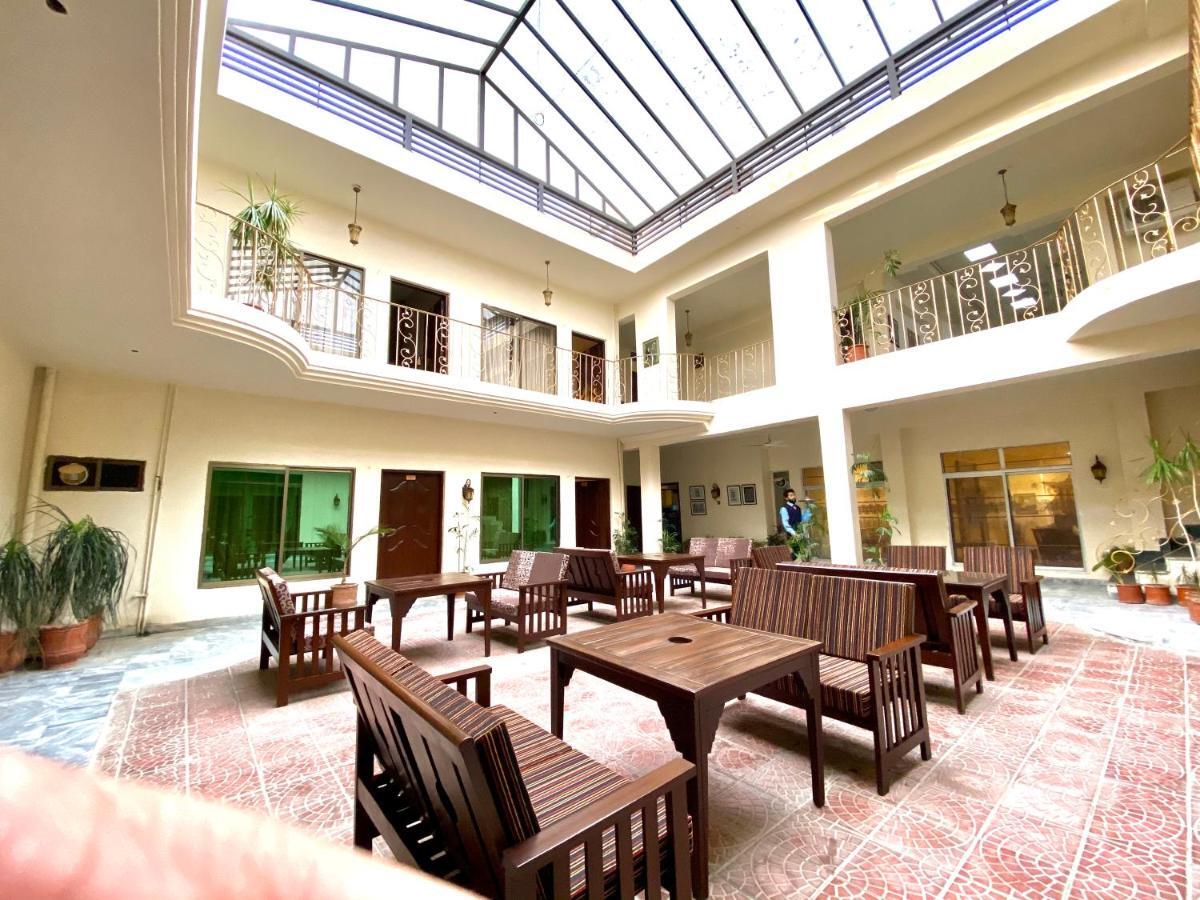 Shelton'S Rezidor House Hotel Peshawar Exterior photo